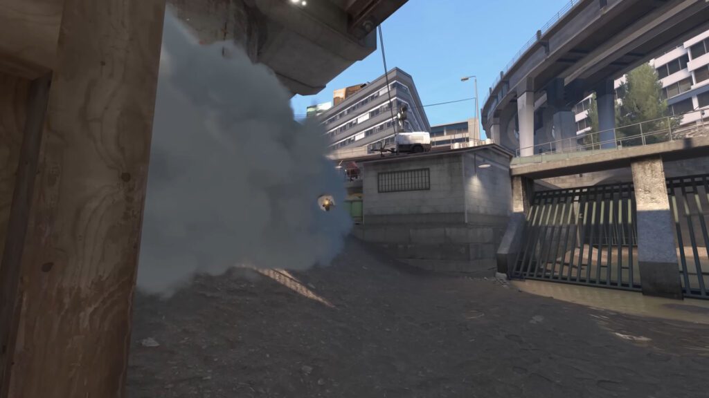 granada de fumaça sendo perfurada por disparos