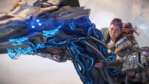 Aloy atravessando as nuvens com sua montaria alada